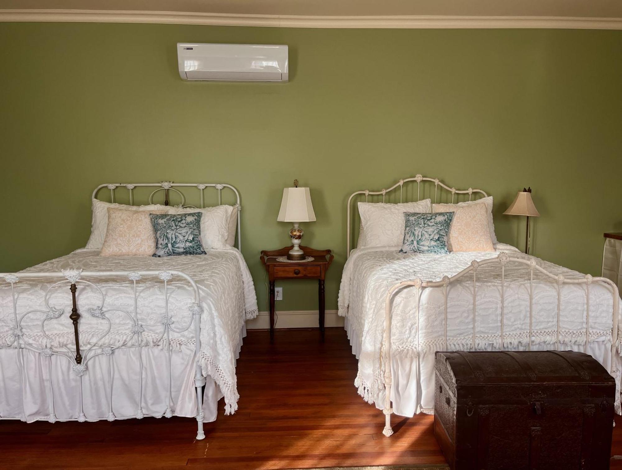Tanglewood Inn กรีนวิลล์ ภายนอก รูปภาพ